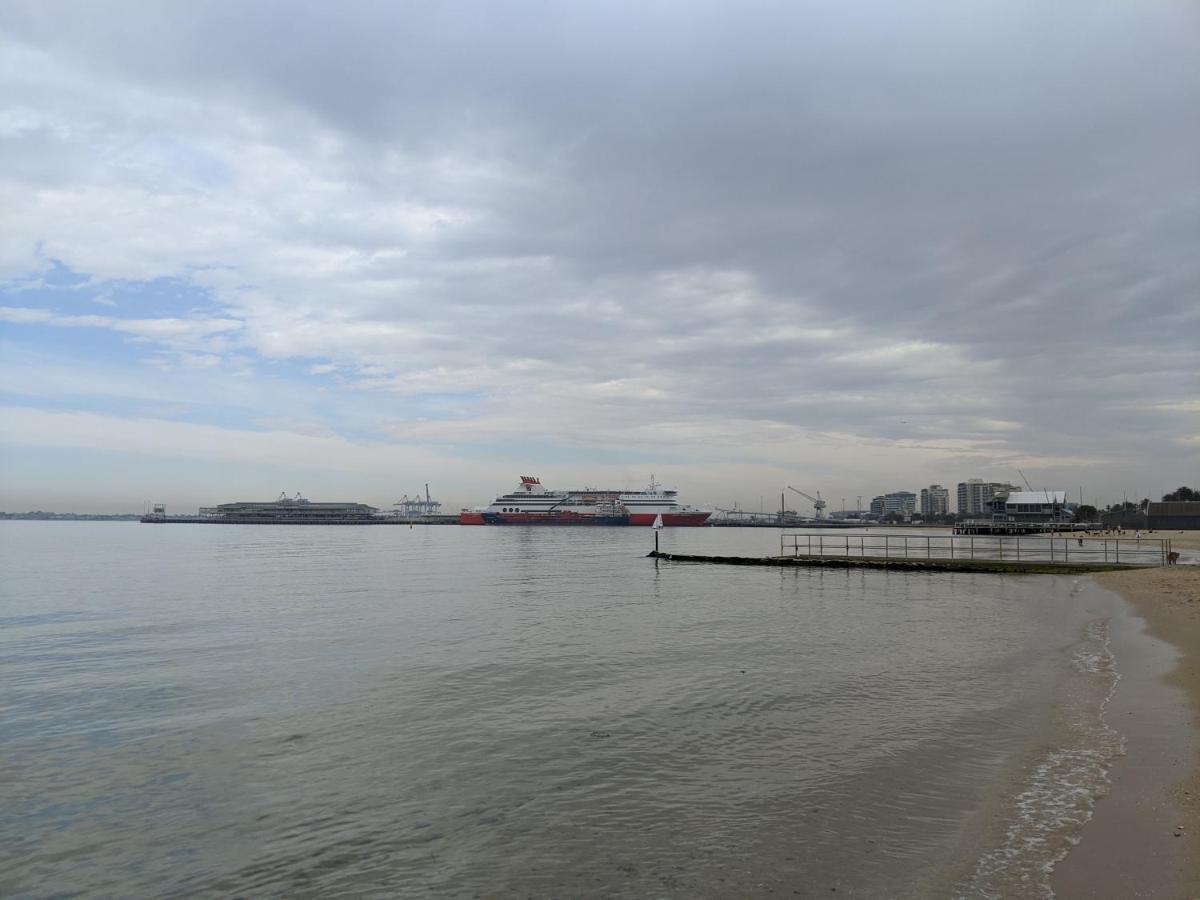 Staycentral - Spacious Seaviews Port Melbourne Exteriör bild